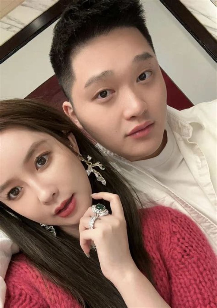 Zhang Dayi Biography, Age, Height, Husband, Net Worth, Family